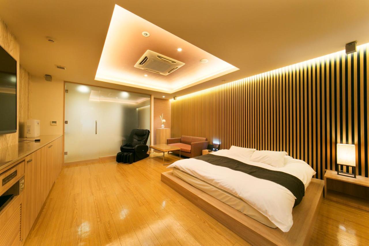 Hotel Lotus Toyonaka (Adults Only) Exterior foto